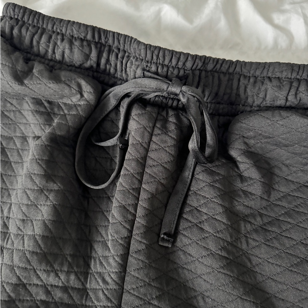 BLACK SHORT - Picture 3 of 3
